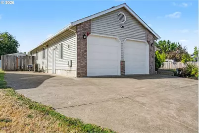 221 W Lincoln St, Carlton, OR 97111 - Photo 4