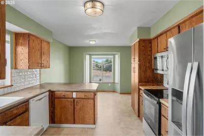 221 W Lincoln St, Carlton, OR 97111 - Photo 14