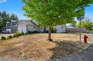 221 W Lincoln St, Carlton, OR 97111 - Photo 2