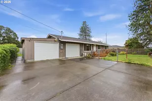 335 N 17th St, Saint Helens, OR 97051 - Photo 2