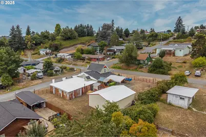 1404 Harris St, Myrtle Point, OR 97458 - Photo 6