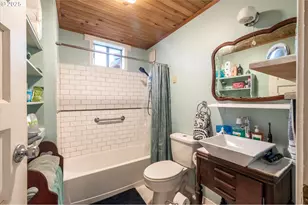 1404 Harris St, Myrtle Point, OR 97458 - Photo 26