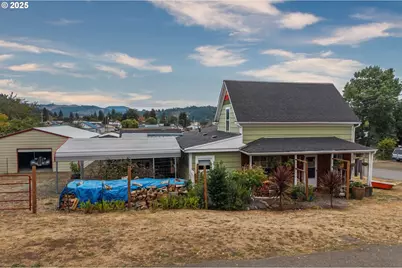 1404 Harris St, Myrtle Point, OR 97458 - Photo 2