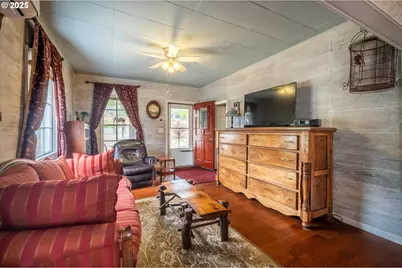 1404 Harris St, Myrtle Point, OR 97458 - Photo 40