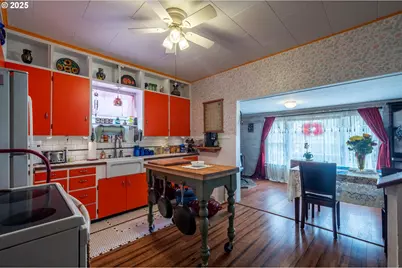 1404 Harris St, Myrtle Point, OR 97458 - Photo 32