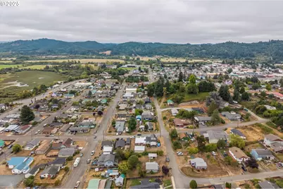 1404 Harris St, Myrtle Point, OR 97458 - Photo 8