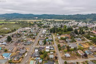 1404 Harris St, Myrtle Point, OR 97458 - Photo 8