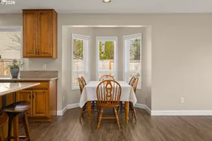 2366 NE Lindsey Dr, Hillsboro, OR 97124 - Photo 16