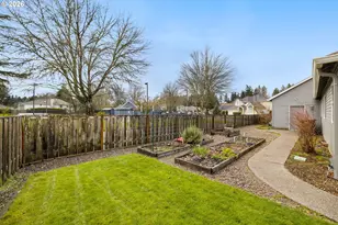 2366 NE Lindsey Dr, Hillsboro, OR 97124 - Photo 32