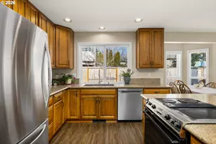 2366 NE Lindsey Dr, Hillsboro, OR 97124 - Photo 12