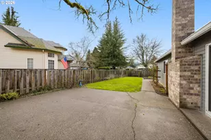 2366 NE Lindsey Dr, Hillsboro, OR 97124 - Photo 34