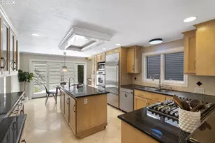 32 Greenridge Ct, Lake Oswego, OR 97035 - Photo 8