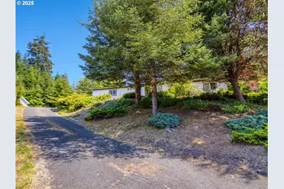 635 SE Ball Blvd, Waldport, OR 97394 - Photo 14