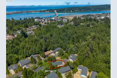 635 SE Ball Blvd, Waldport, OR 97394 - Photo 2