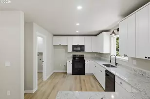 511 9th Ave, Coos Bay, OR 97420 - Photo 12