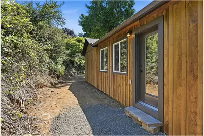 511 9th Ave, Coos Bay, OR 97420 - Photo 30