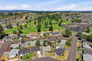 2293 Country Club Terrace, Woodburn, OR 97071 - Photo 30