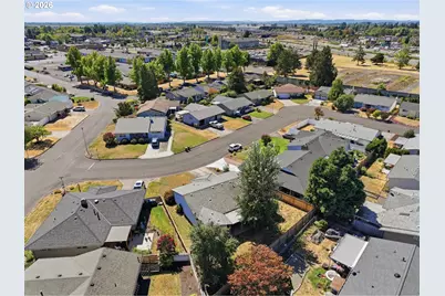 2293 Country Club Ter, Woodburn, OR 97071 - Photo 28