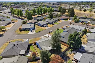 2293 Country Club Terrace, Woodburn, OR 97071 - Photo 28