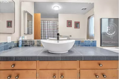 943 Oregon Way, Woodburn, OR 97071 - Photo 24