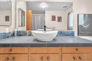 943 Oregon Way, Woodburn, OR 97071 - Photo 24