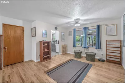 943 Oregon Way, Woodburn, OR 97071 - Photo 8