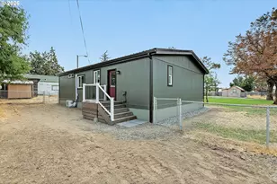 301 E Court St, Condon, OR 97823 - Photo 16