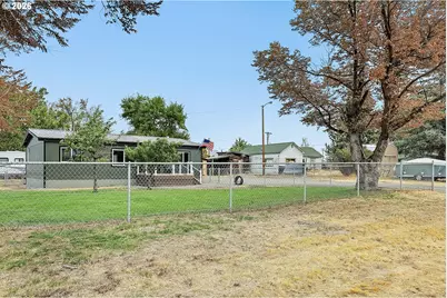 301 E Court St, Condon, OR 97823 - Photo 24