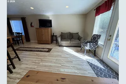 1027 Wasco St, Hood River, OR 97031 - Photo 8