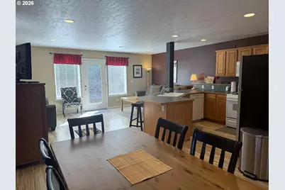 1027 Wasco St, Hood River, OR 97031 - Photo 2