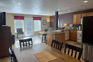 1027 Wasco St, Hood River, OR 97031 - Photo 2