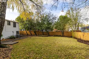 1323 SW Carson St, Portland, OR 97219 - Photo 26