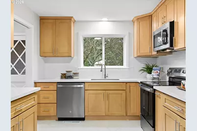 19765 NE Everett Ln, Portland, OR 97230 - Photo 4