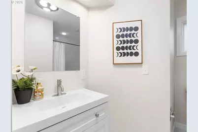 19765 NE Everett Ln, Portland, OR 97230 - Photo 12