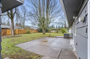 19765 NE Everett Ln, Portland, OR 97230 - Photo 16