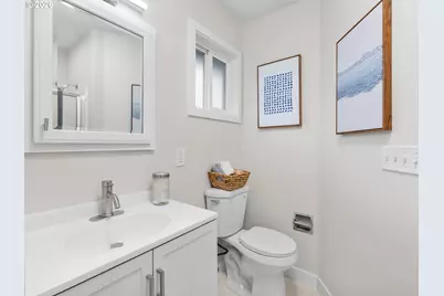 19765 NE Everett Ln, Portland, OR 97230 - Photo 10