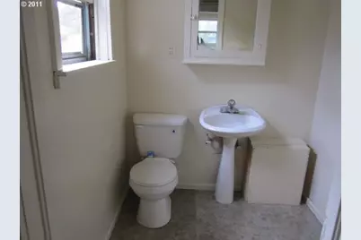 1725 SE Mill St, Roseburg, OR 97470 - Photo 12