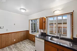 3123 Oak St, North Bend, OR 97459 - Photo 10
