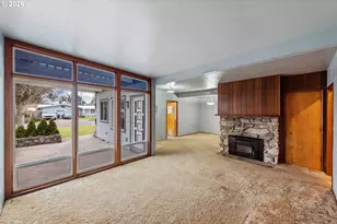 3123 Oak St, North Bend, OR 97459 - Photo 6