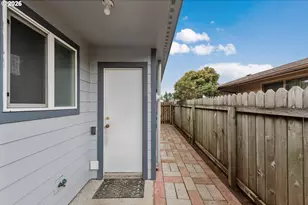 3123 Oak St, North Bend, OR 97459 - Photo 40