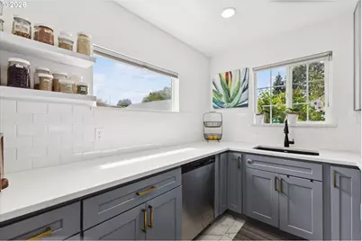 8912 SE Stephens St, Portland, OR 97216 - Photo 10