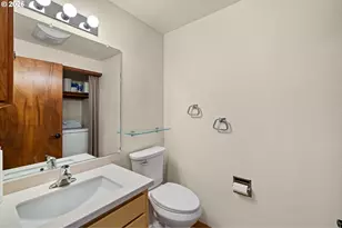 246 Woodridge Dr, Eugene, OR 97405 - Photo 10
