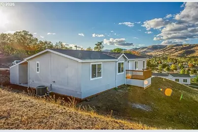220 Deschutes Ln, Roseburg, OR 97471 - Photo 1
