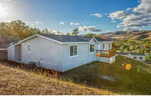 220 Deschutes Ln, Roseburg, OR 97471 - Photo 1