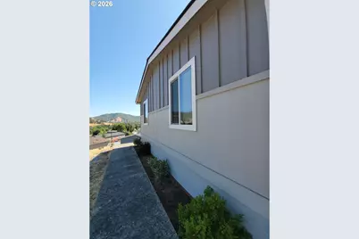 220 Deschutes Ln, Roseburg, OR 97471 - Photo 6