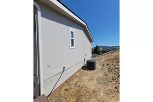 220 Deschutes Ln, Roseburg, OR 97471 - Photo 4