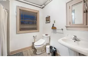 2634 NE Broadway St, Portland, OR 97232 - Photo 14