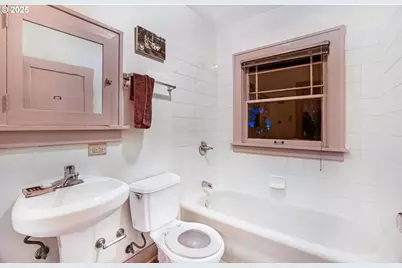 2634 NE Broadway St, Portland, OR 97232 - Photo 16