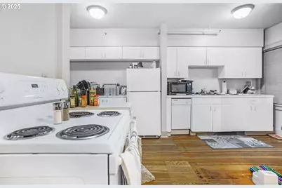 2634 NE Broadway St, Portland, OR 97232 - Photo 8