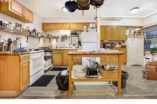 2634 NE Broadway St, Portland, OR 97232 - Photo 12